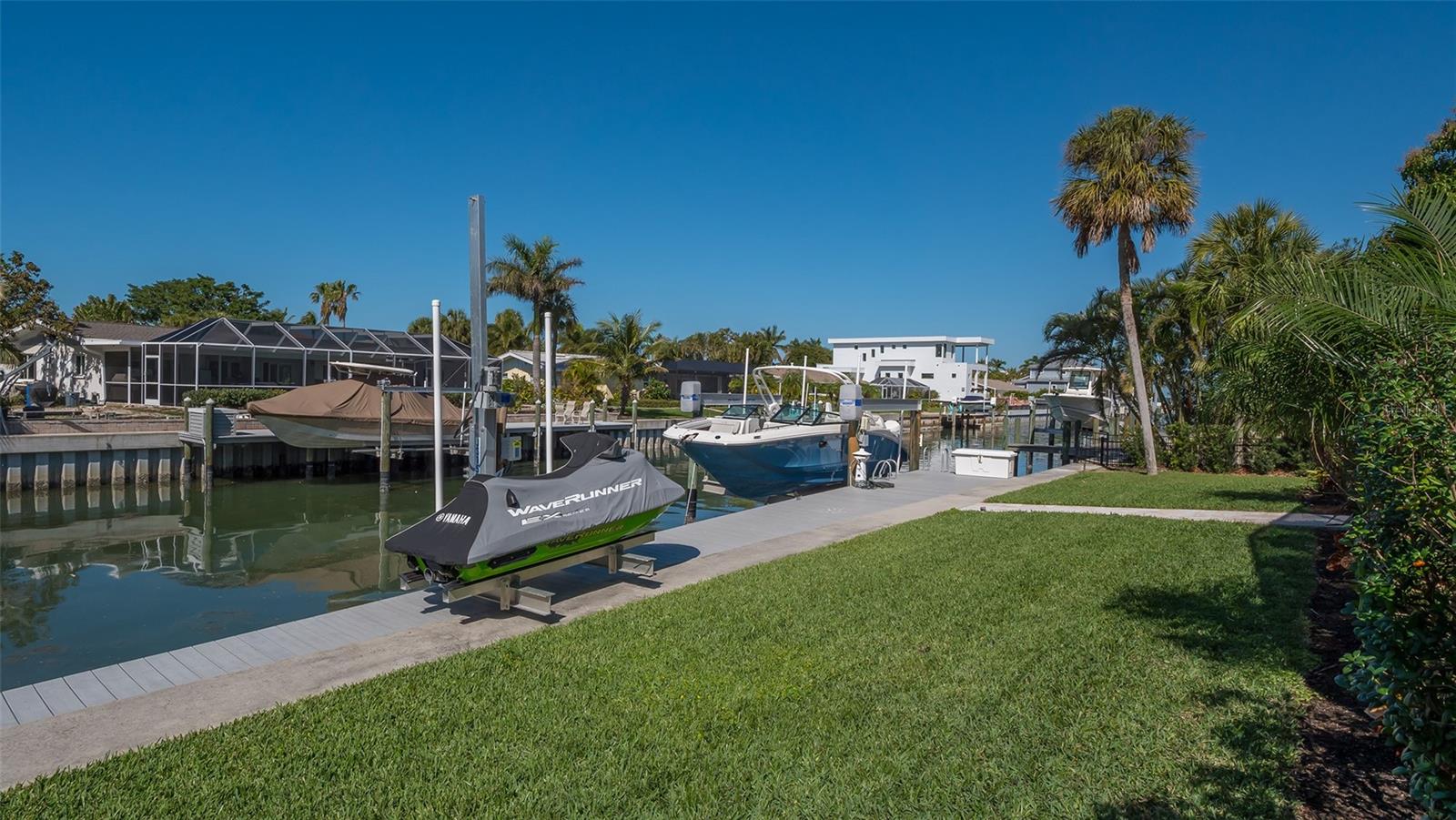 COUNTRY CLUB SHORES - Residential