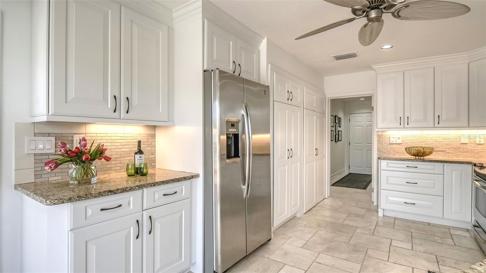 COUNTRY CLUB SHORES - Residential