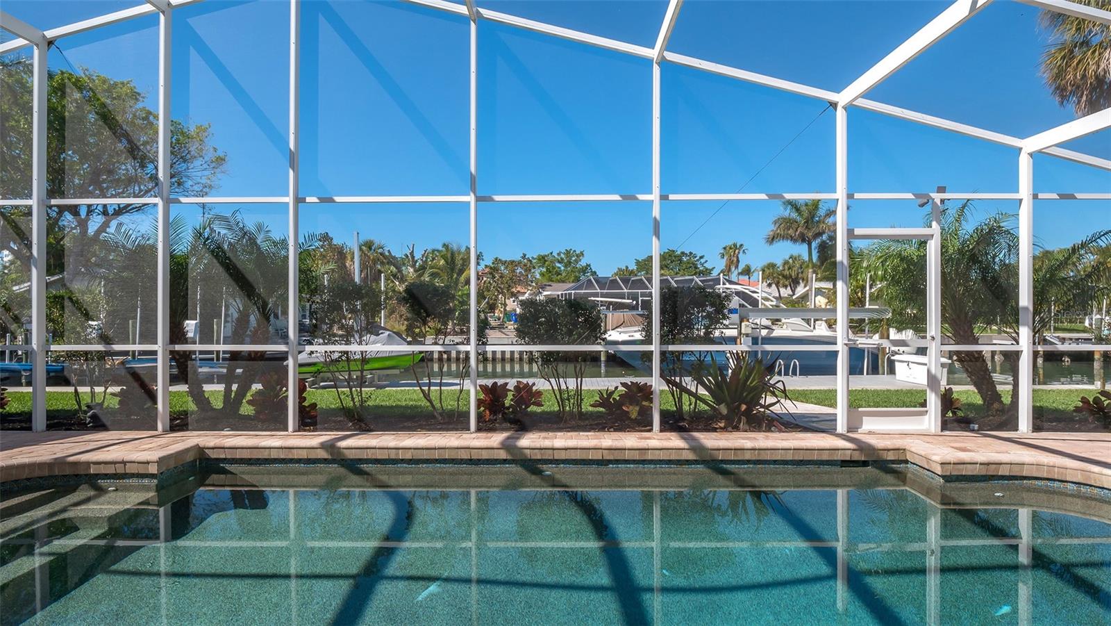 COUNTRY CLUB SHORES - Residential