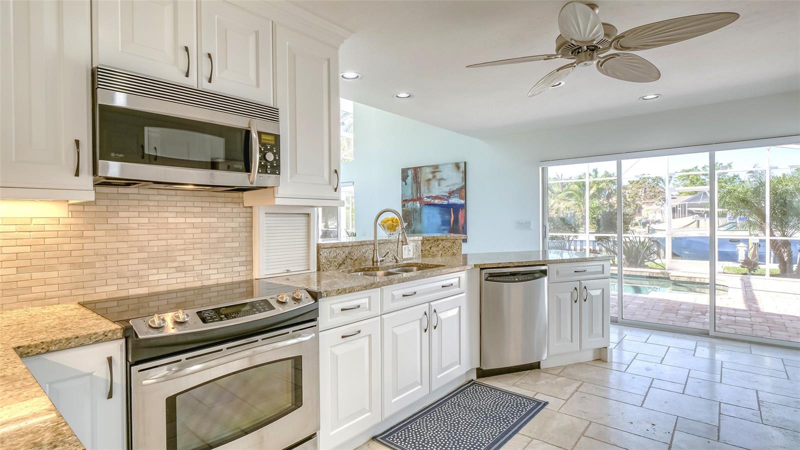 COUNTRY CLUB SHORES - Residential