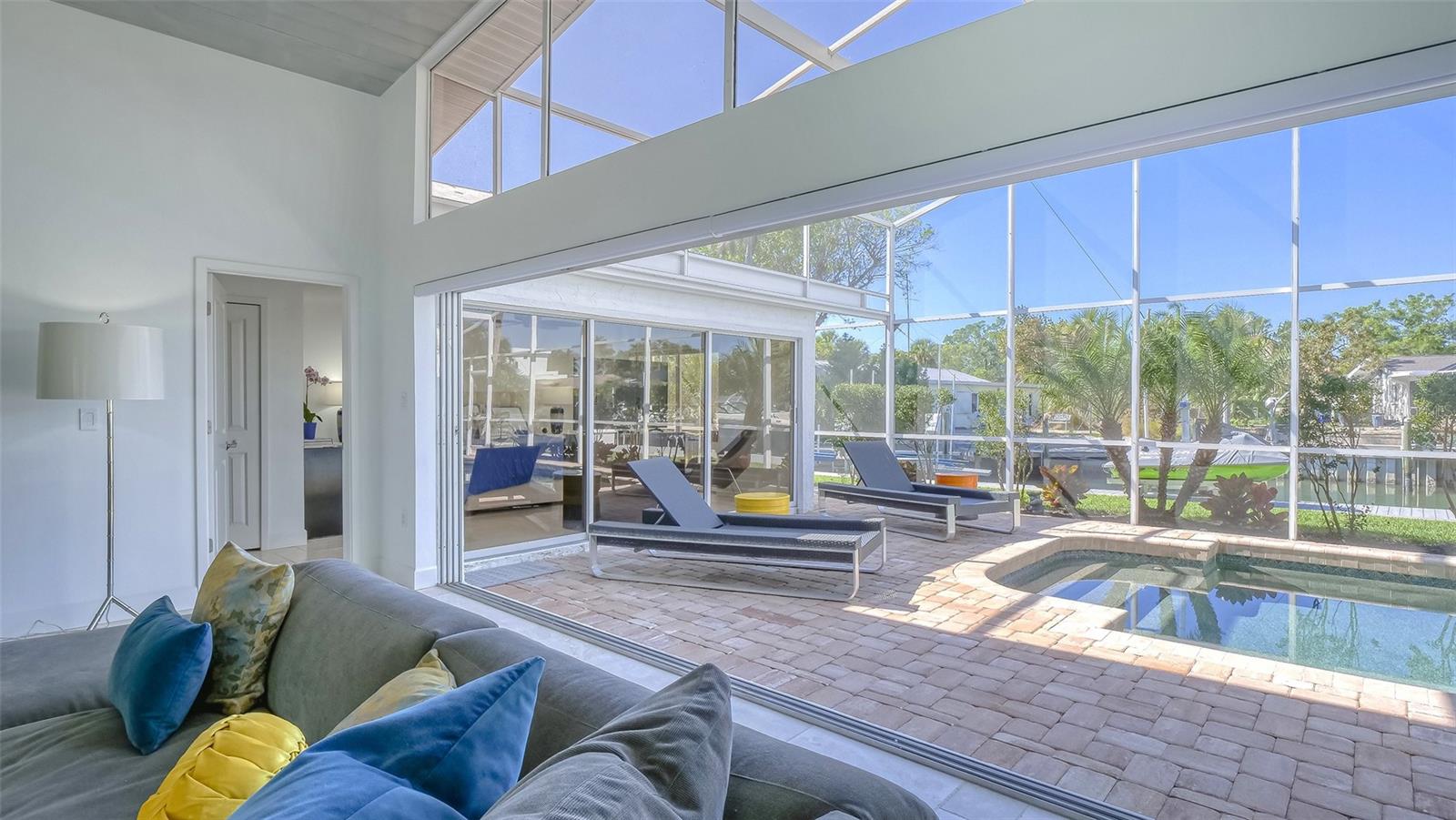 COUNTRY CLUB SHORES - Residential