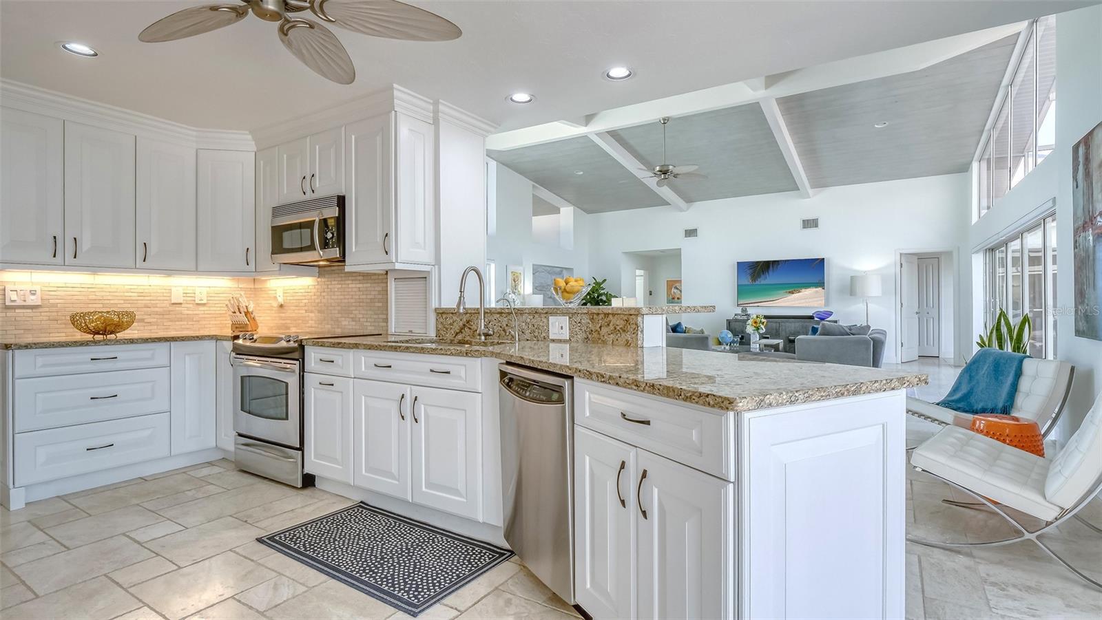 COUNTRY CLUB SHORES - Residential