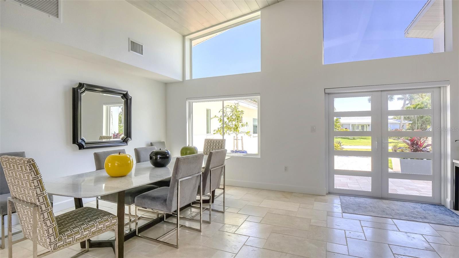 COUNTRY CLUB SHORES - Residential