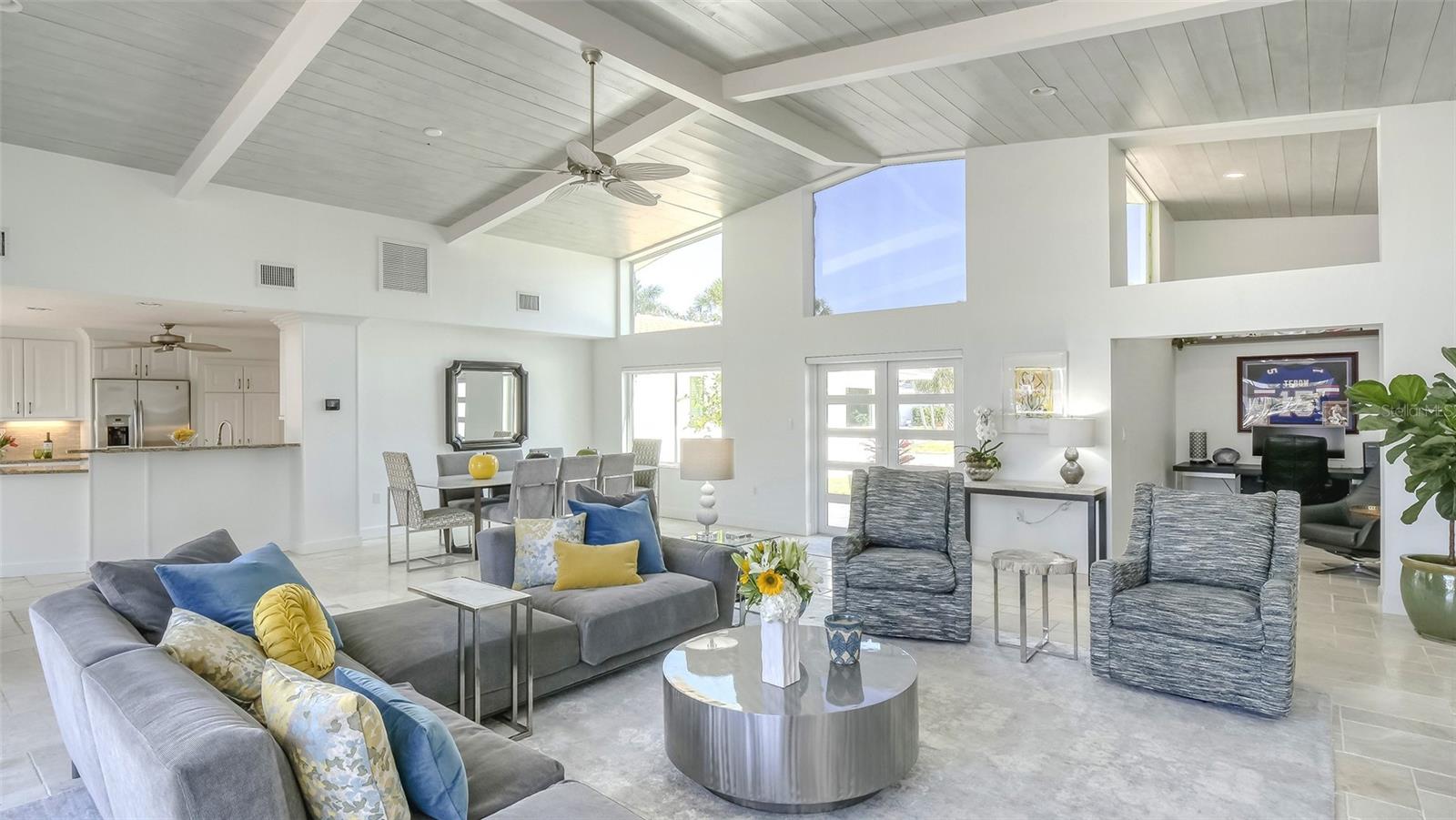 COUNTRY CLUB SHORES - Residential