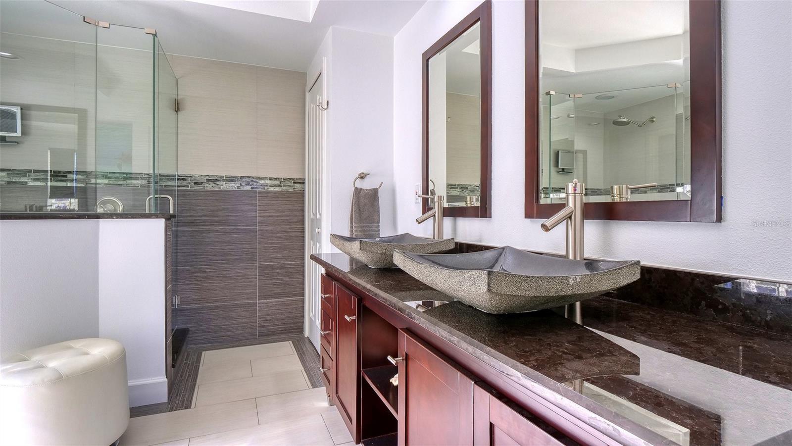 COUNTRY CLUB SHORES - Residential