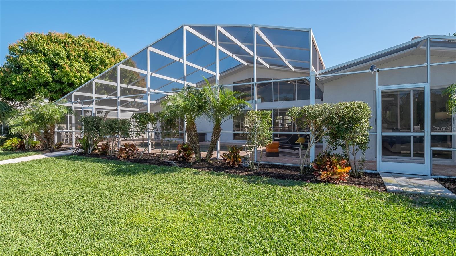 COUNTRY CLUB SHORES - Residential