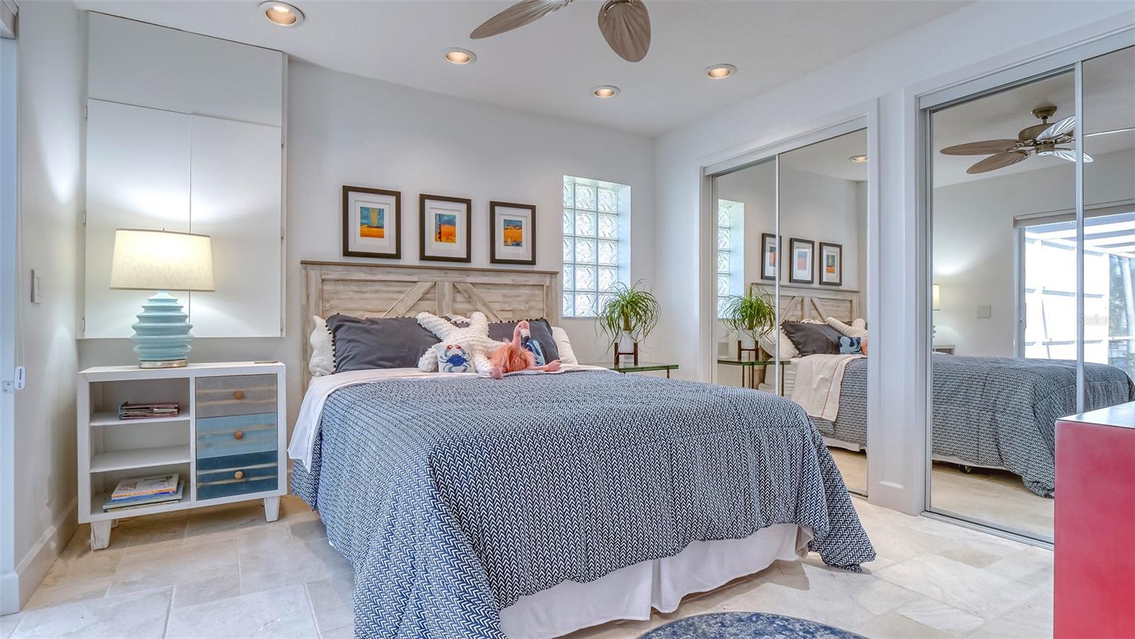 COUNTRY CLUB SHORES - Residential