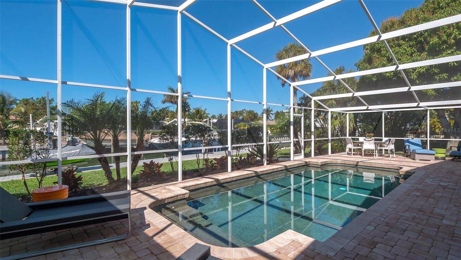 COUNTRY CLUB SHORES - Residential