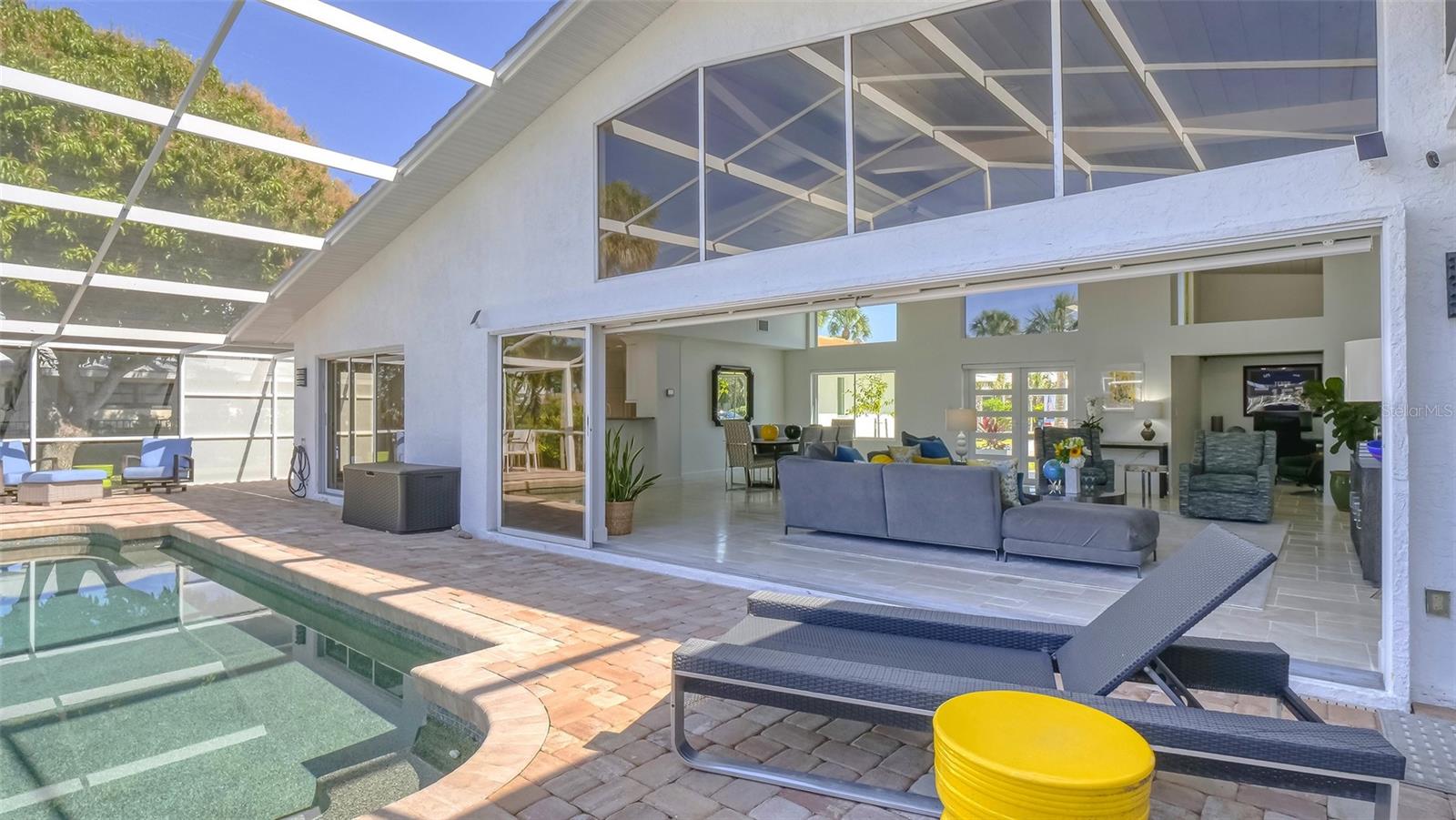 COUNTRY CLUB SHORES - Residential