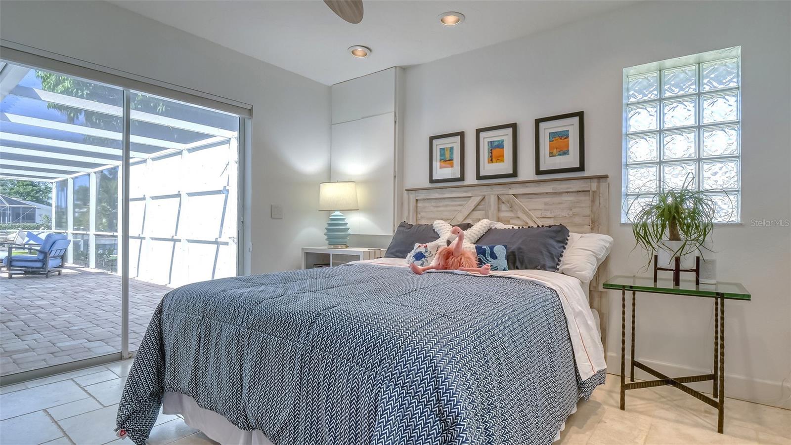 COUNTRY CLUB SHORES - Residential