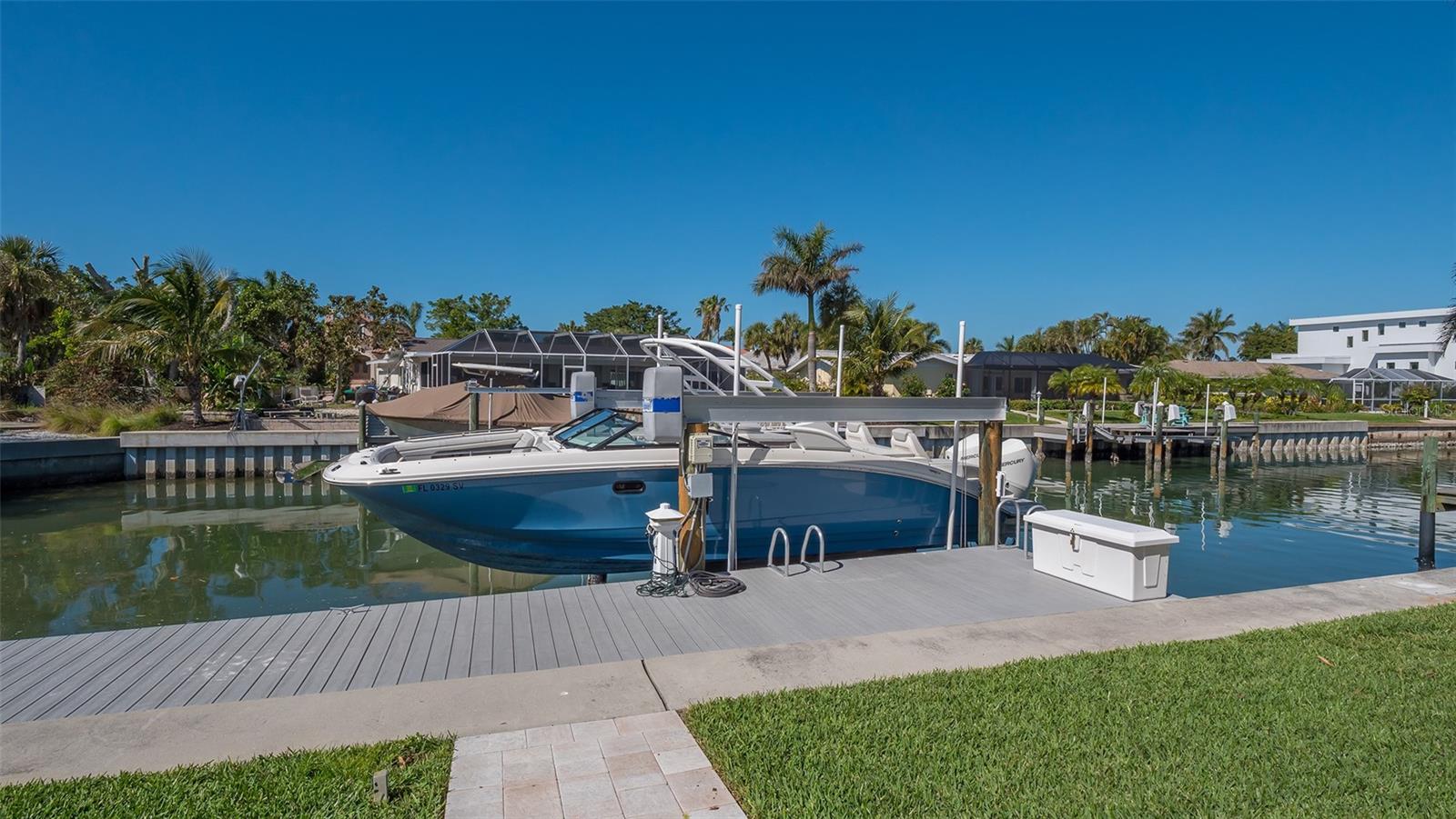COUNTRY CLUB SHORES - Residential