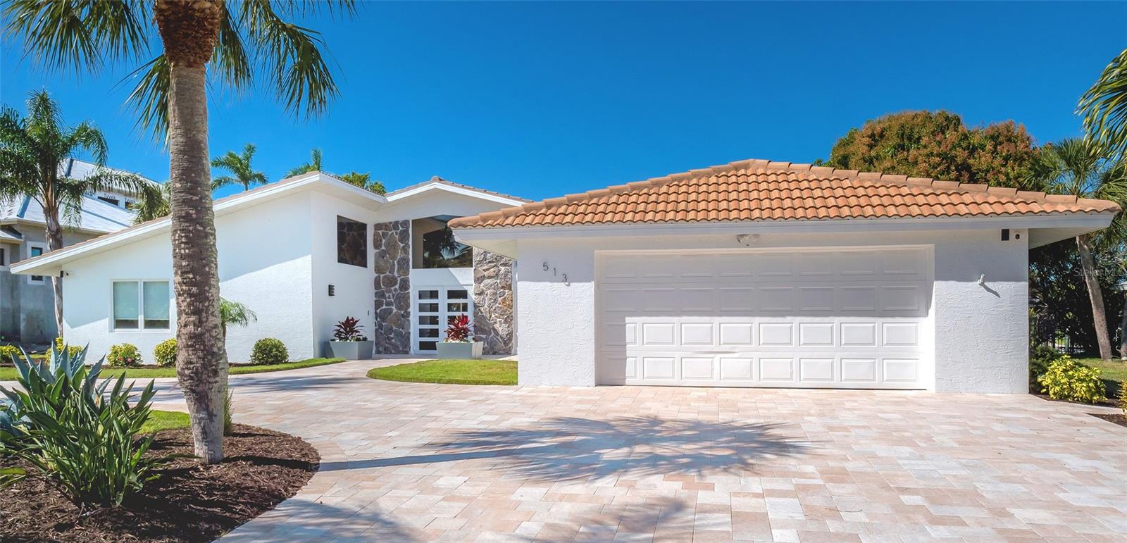 COUNTRY CLUB SHORES - Residential