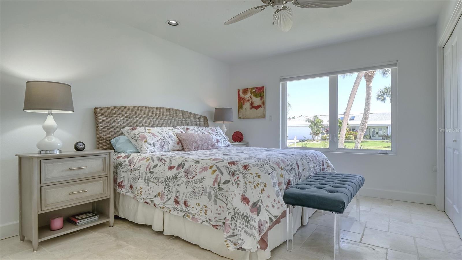 COUNTRY CLUB SHORES - Residential