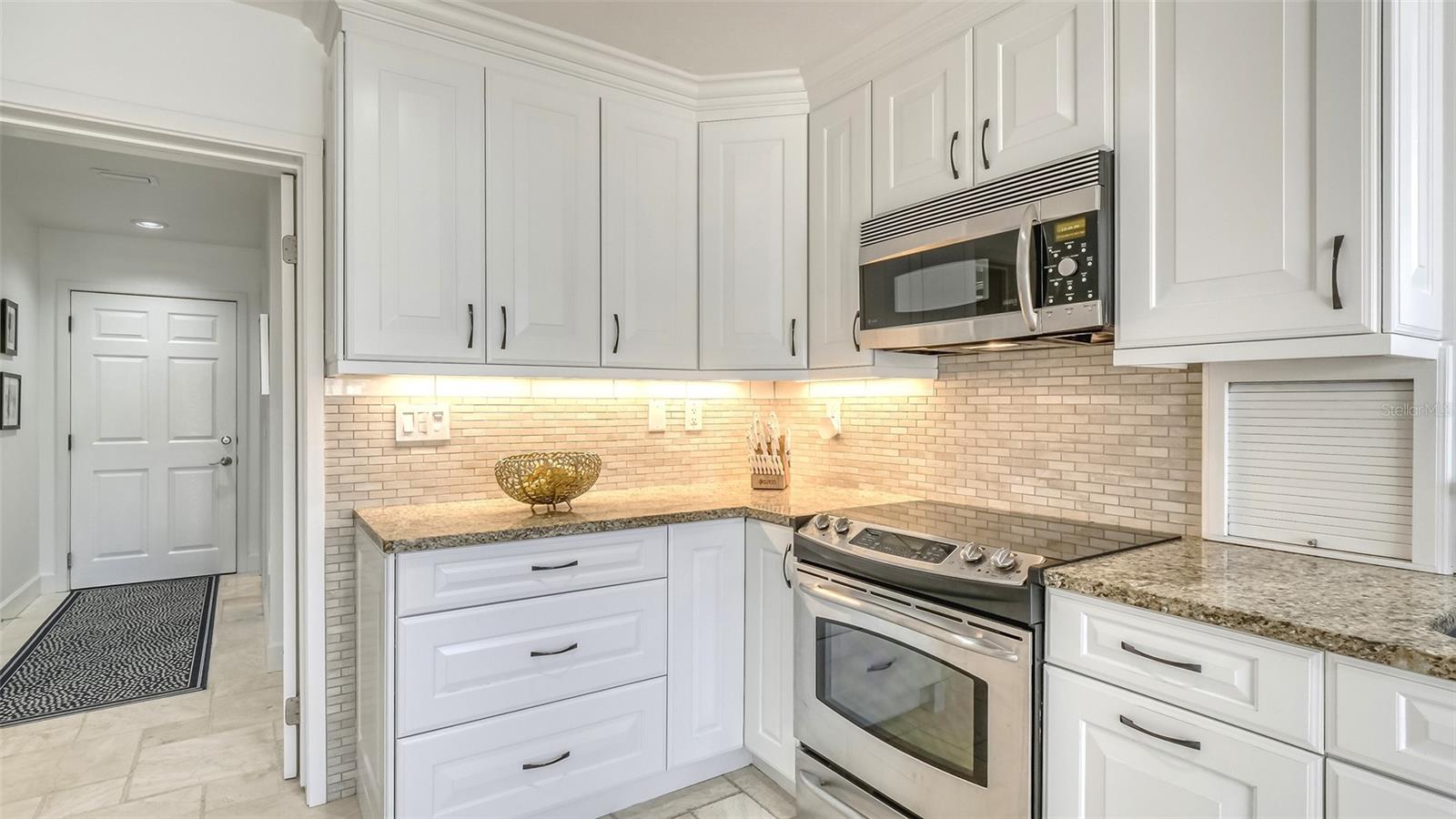 COUNTRY CLUB SHORES - Residential