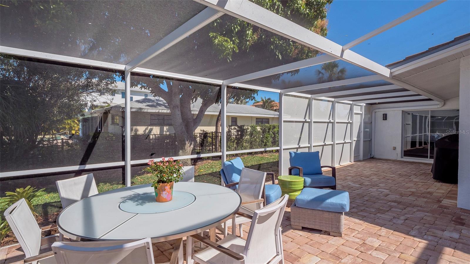 COUNTRY CLUB SHORES - Residential