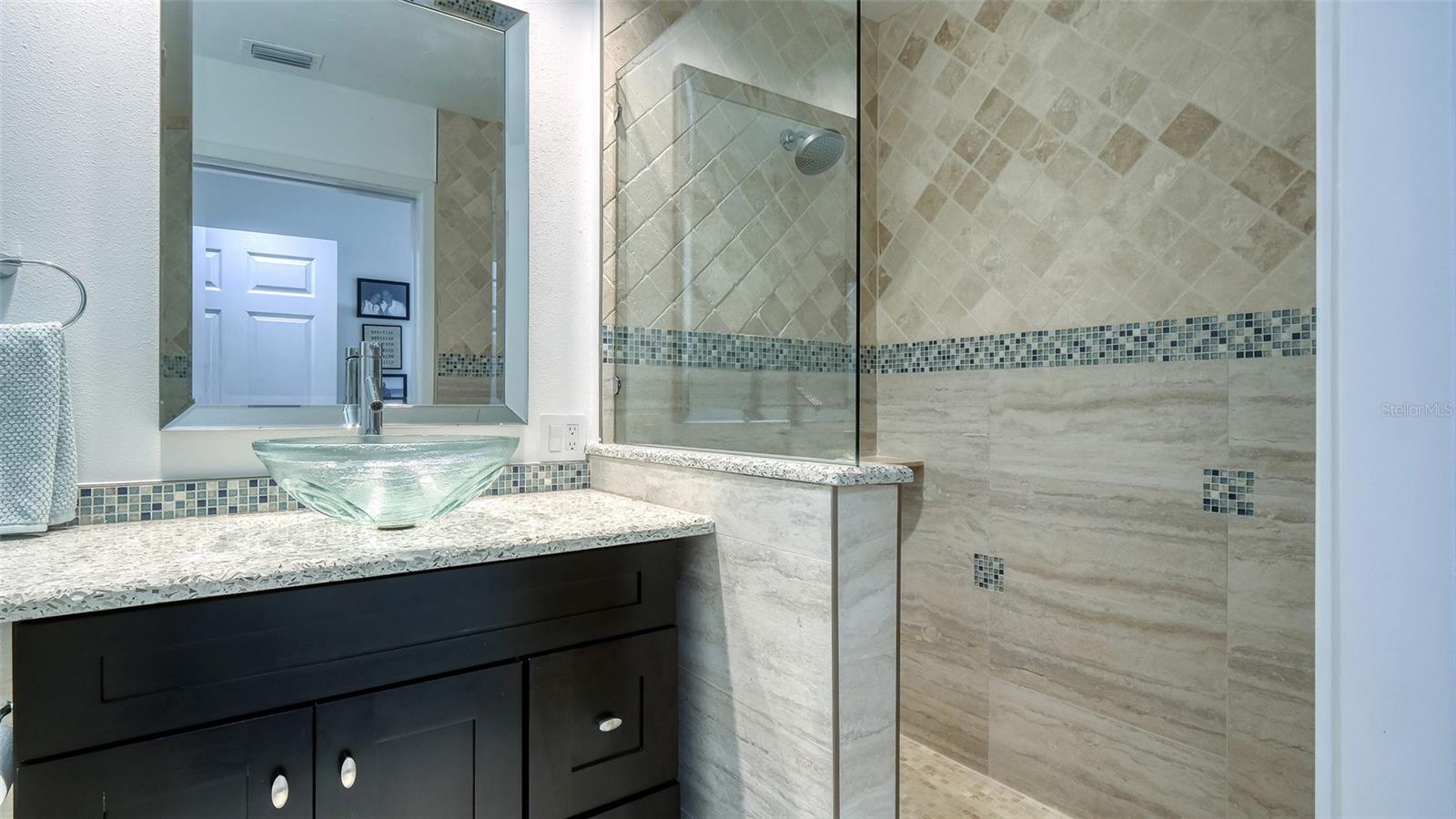 COUNTRY CLUB SHORES - Residential