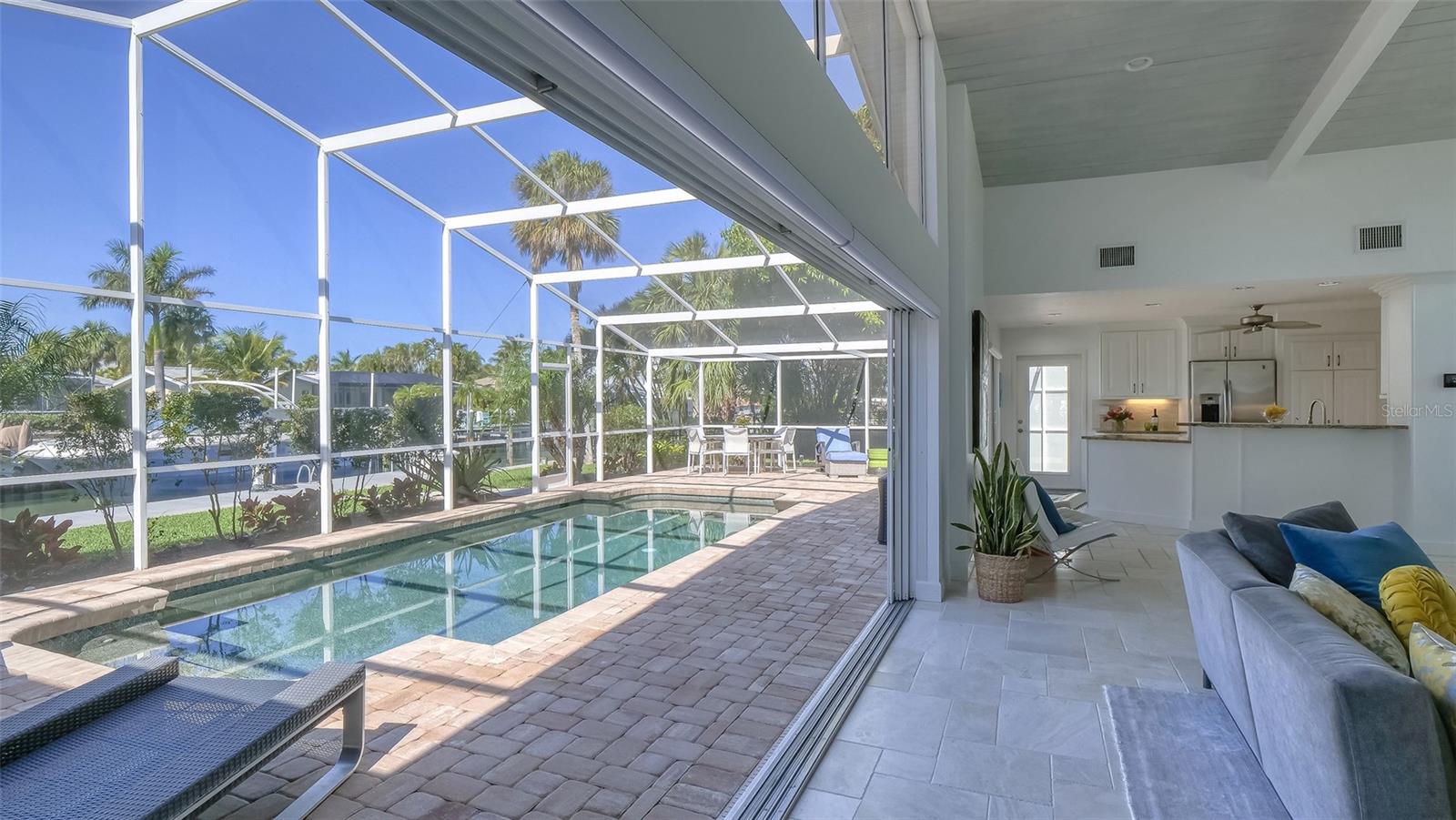 COUNTRY CLUB SHORES - Residential