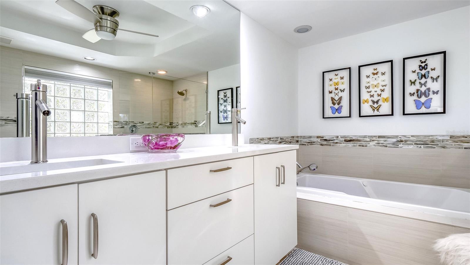 COUNTRY CLUB SHORES - Residential