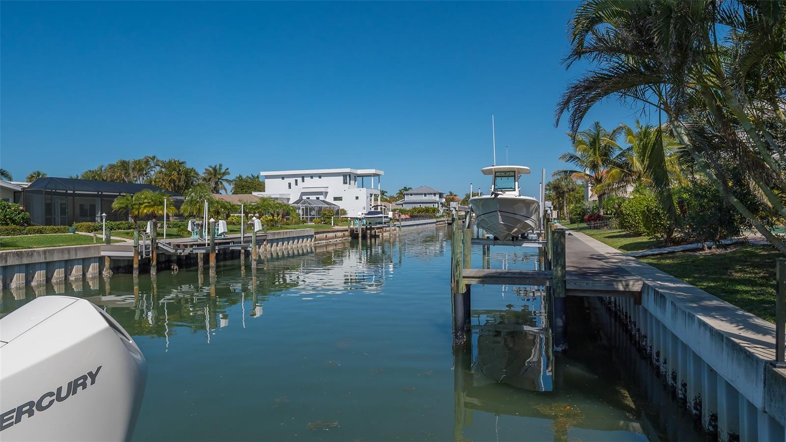 COUNTRY CLUB SHORES - Residential