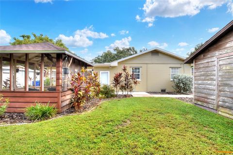 A home in LAKELAND