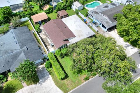 A home in LAKELAND