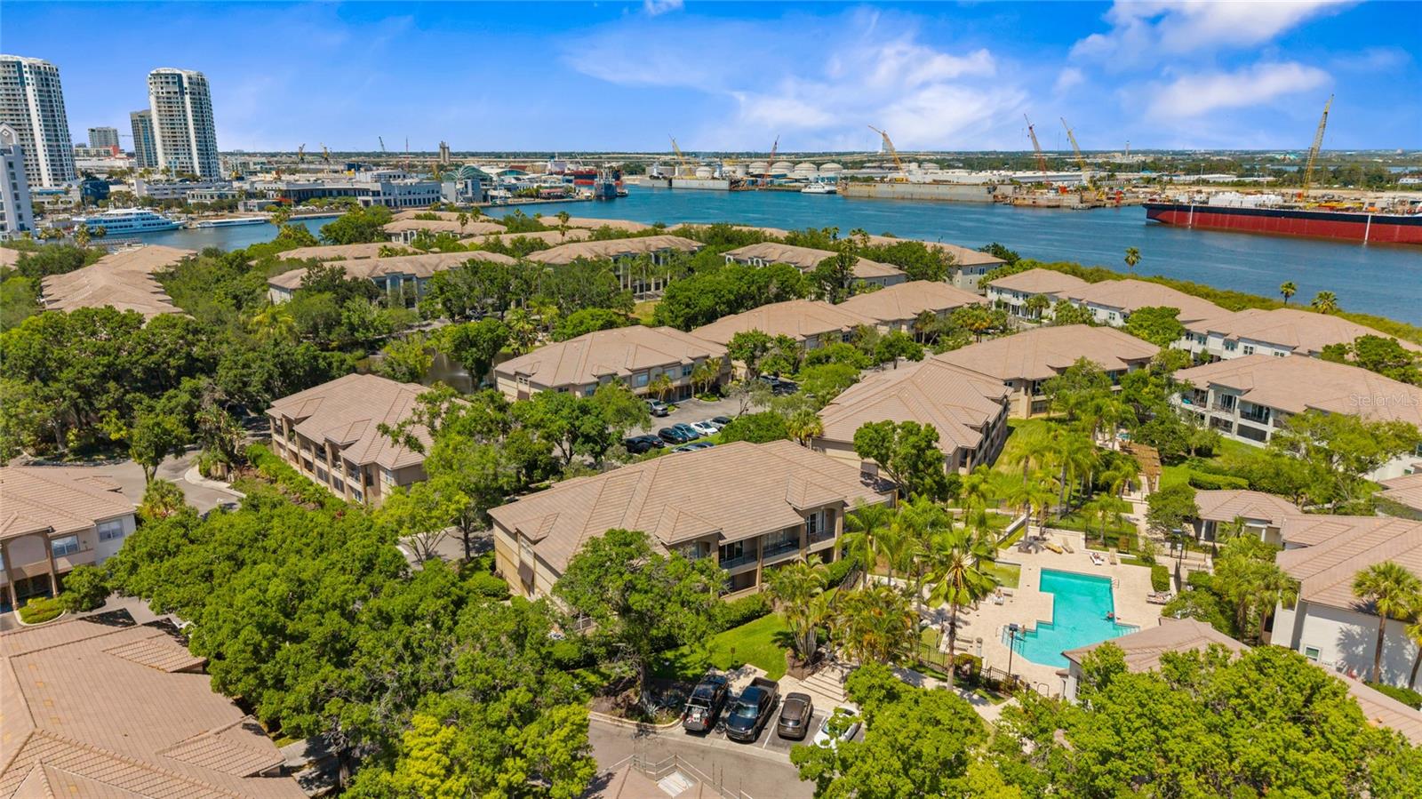ISLAND WALK A CONDOMINIUM - Residential