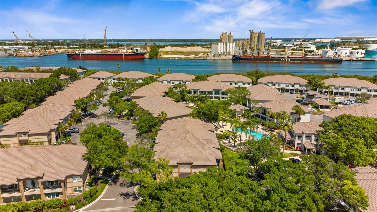 ISLAND WALK A CONDOMINIUM - Residential