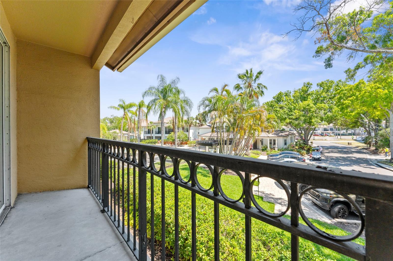 ISLAND WALK A CONDOMINIUM - Residential