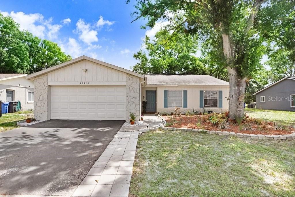 Photo of 12910 Leadwood Drive, Riverview, FL 33579 (MLS # TB8390156)