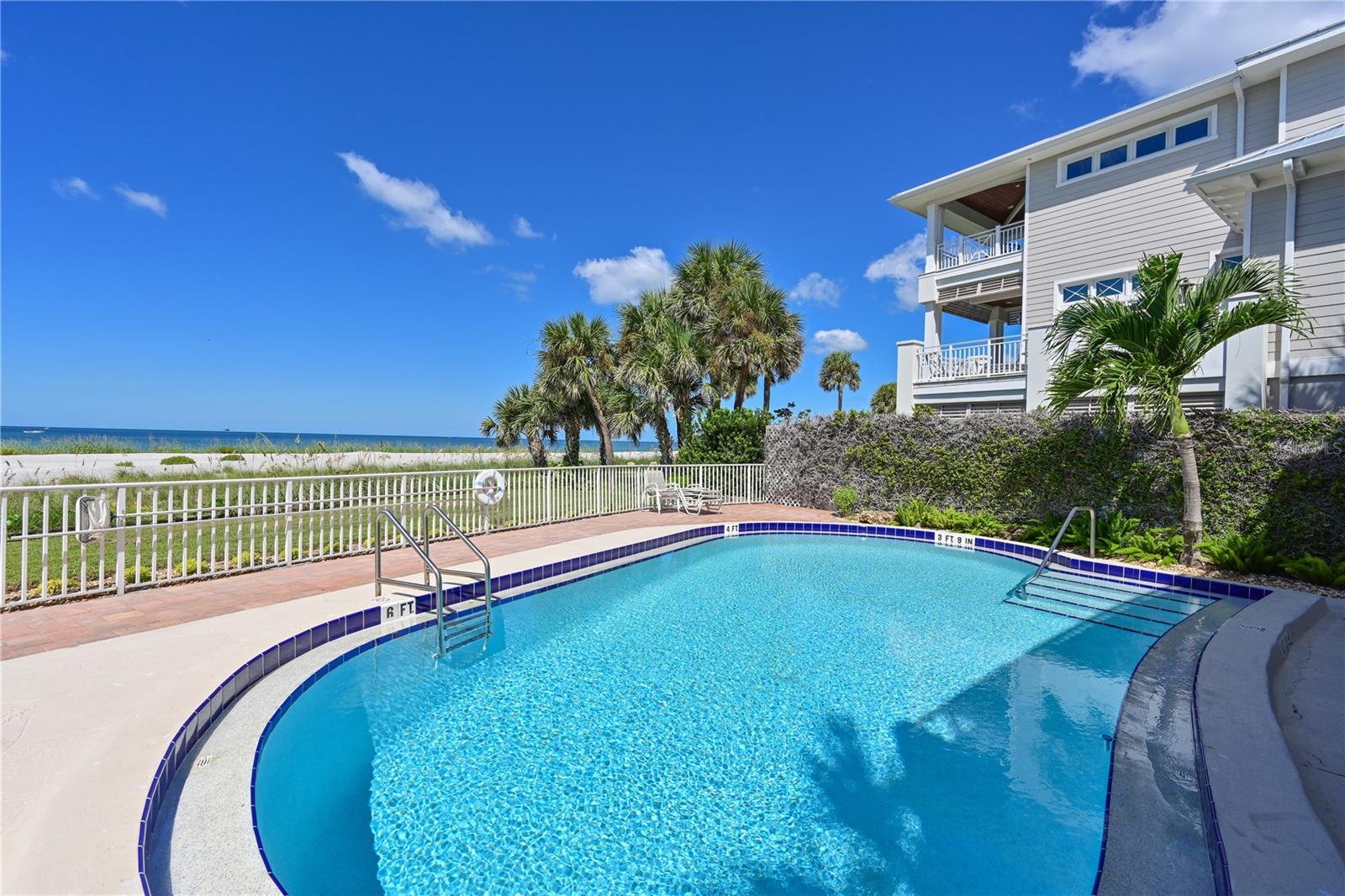 GOLDEN BEACH CONDO RESIDENCE - Residential