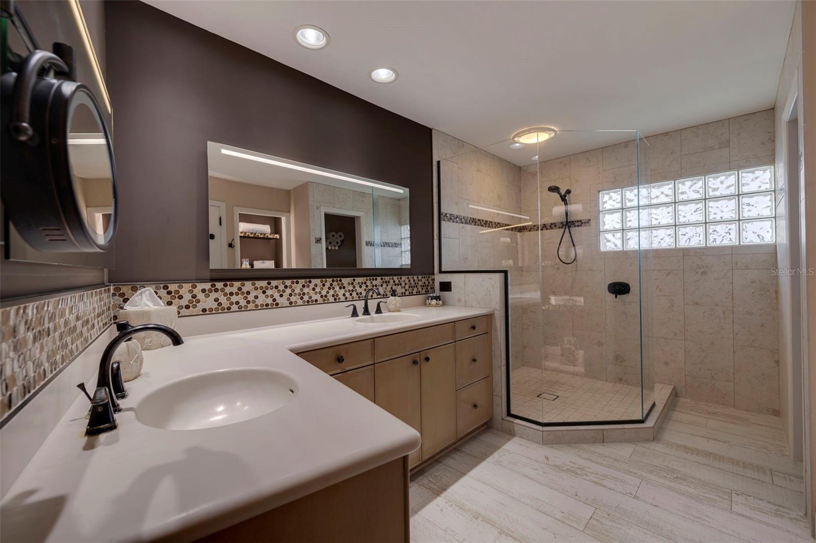 VENETIAN ISLES UNIT 8 - Residential