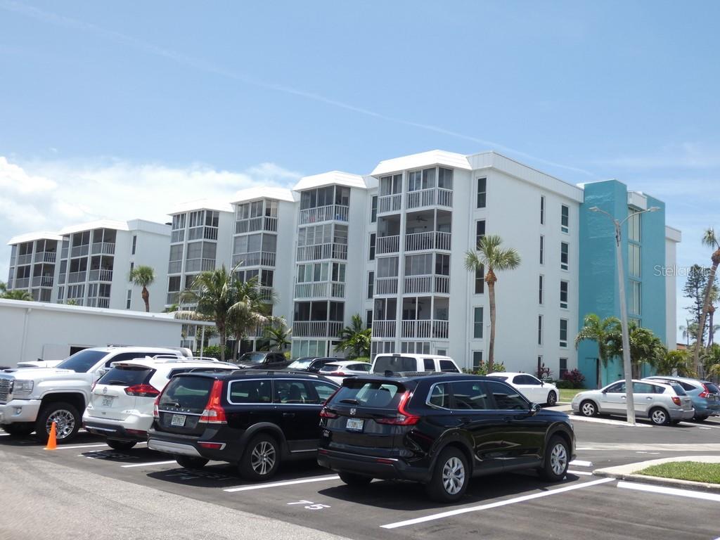 MOORINGS OF MAXIMO CONDO - Residential