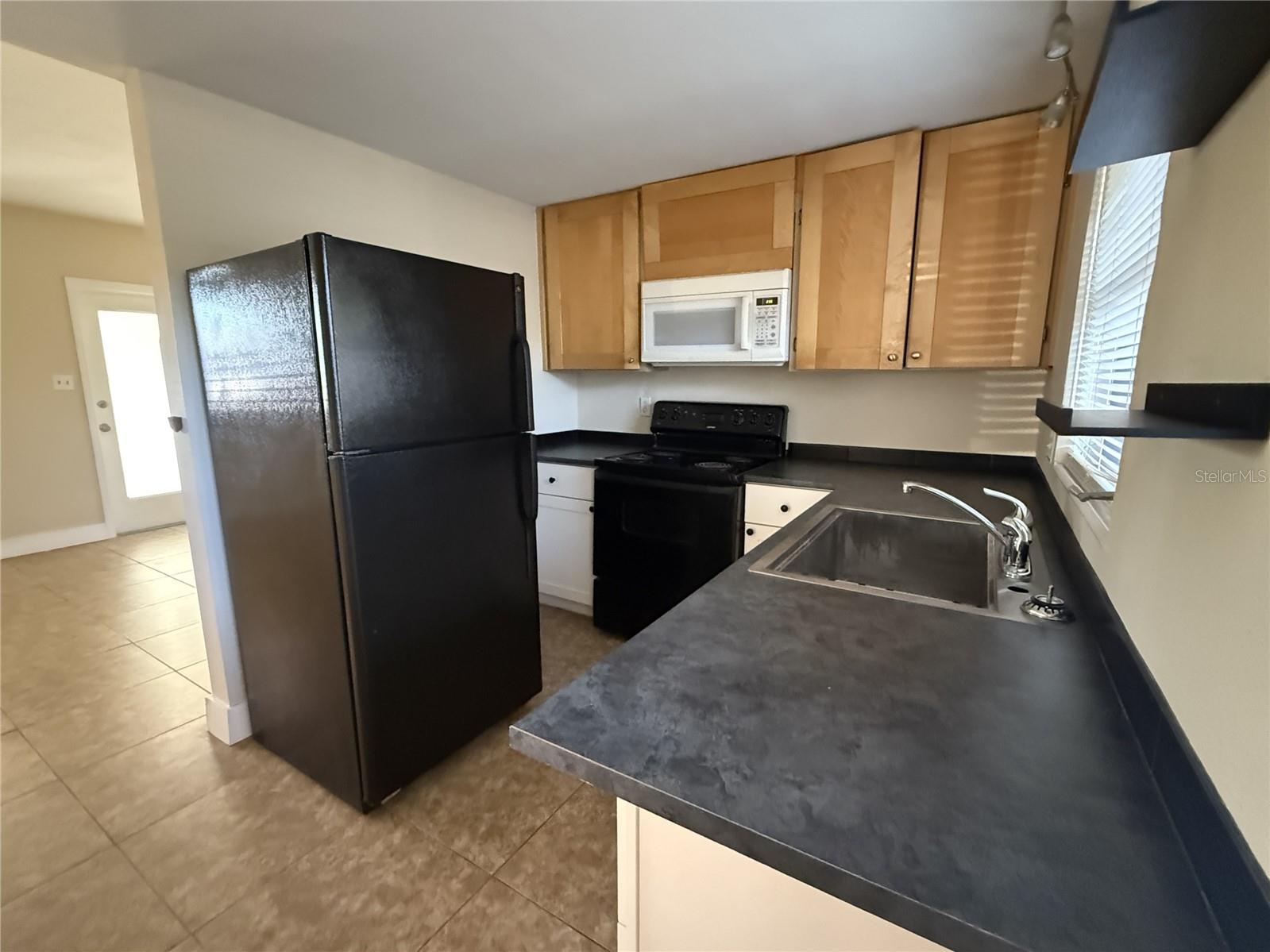 CAPRI ISLE SUB - Residential Lease