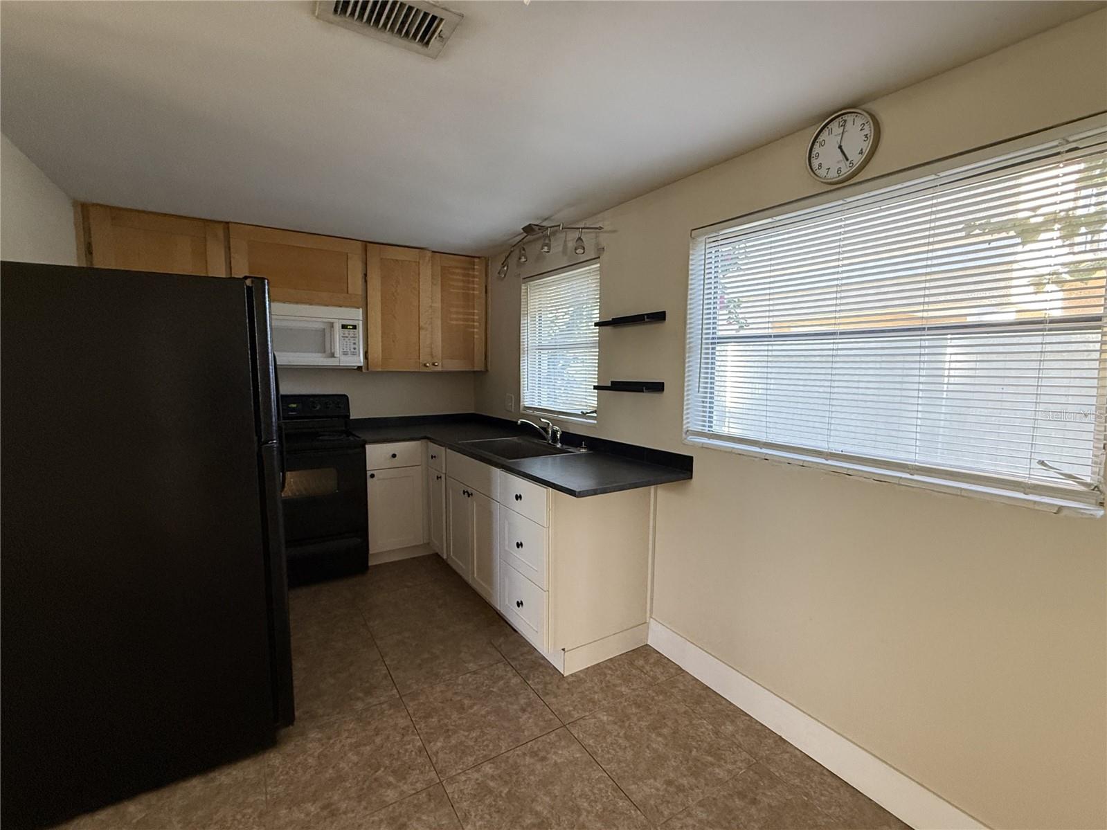 CAPRI ISLE SUB - Residential Lease