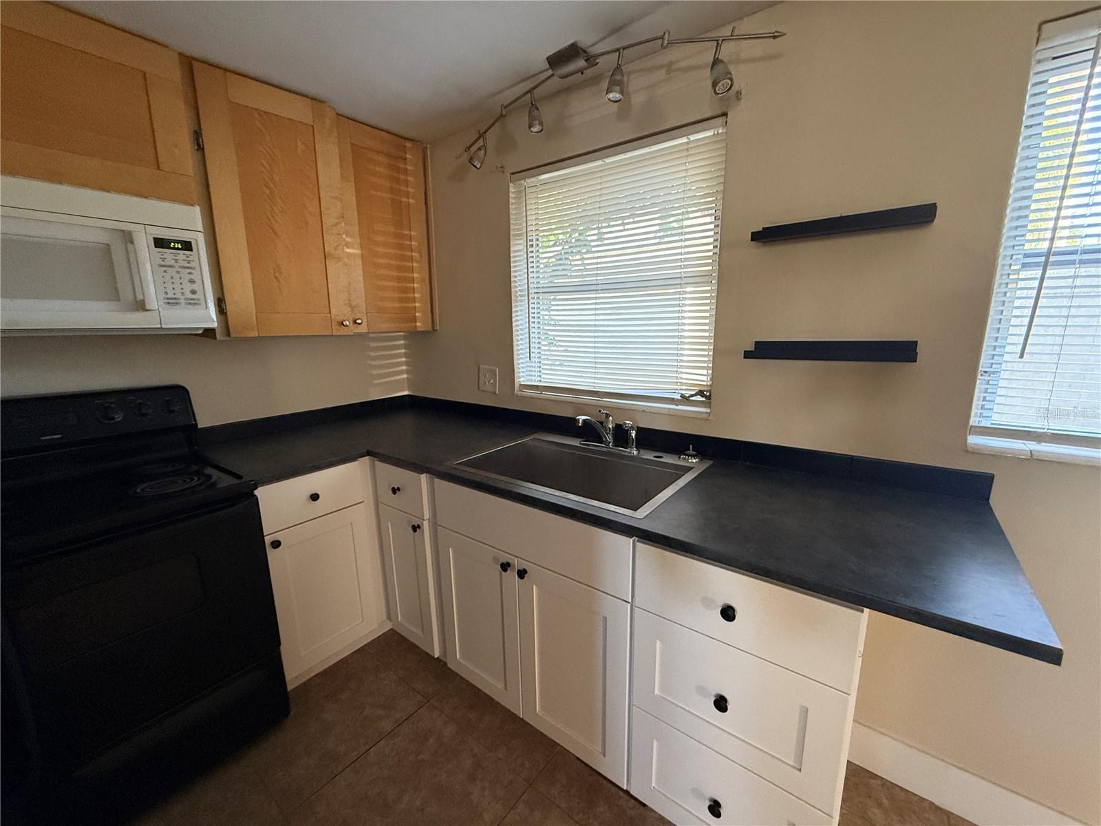 CAPRI ISLE SUB - Residential Lease