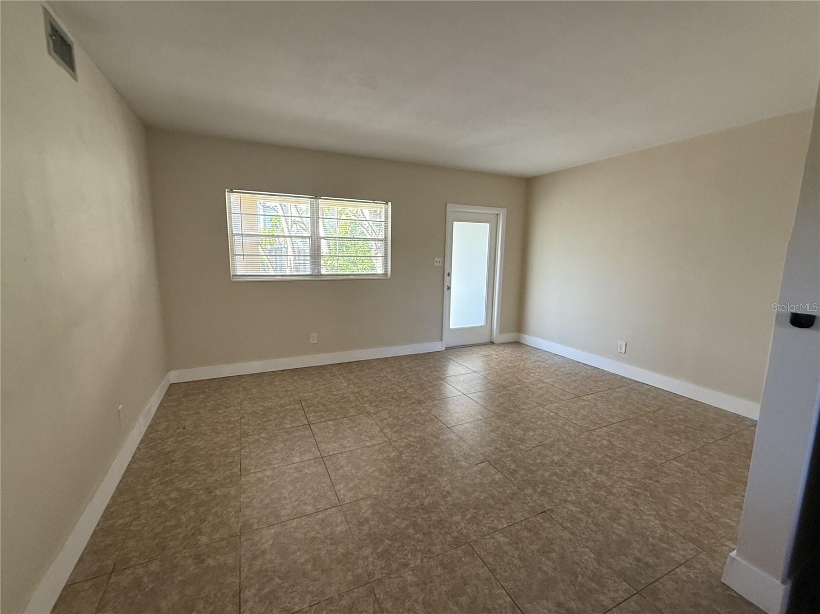 CAPRI ISLE SUB - Residential Lease