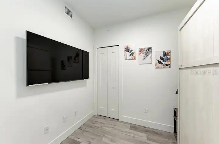 STRAND/SARASOTA - Residential