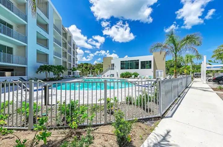 STRAND/SARASOTA - Residential