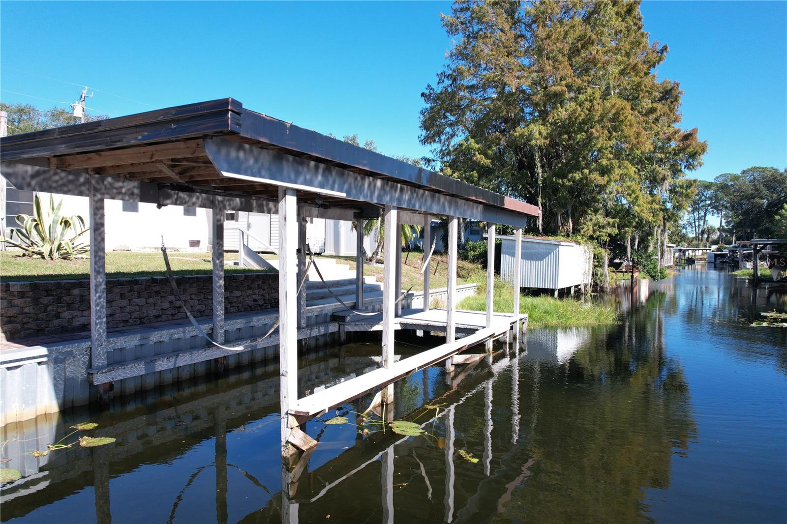 EAST LAKE HARRIS ESTATES - Residential