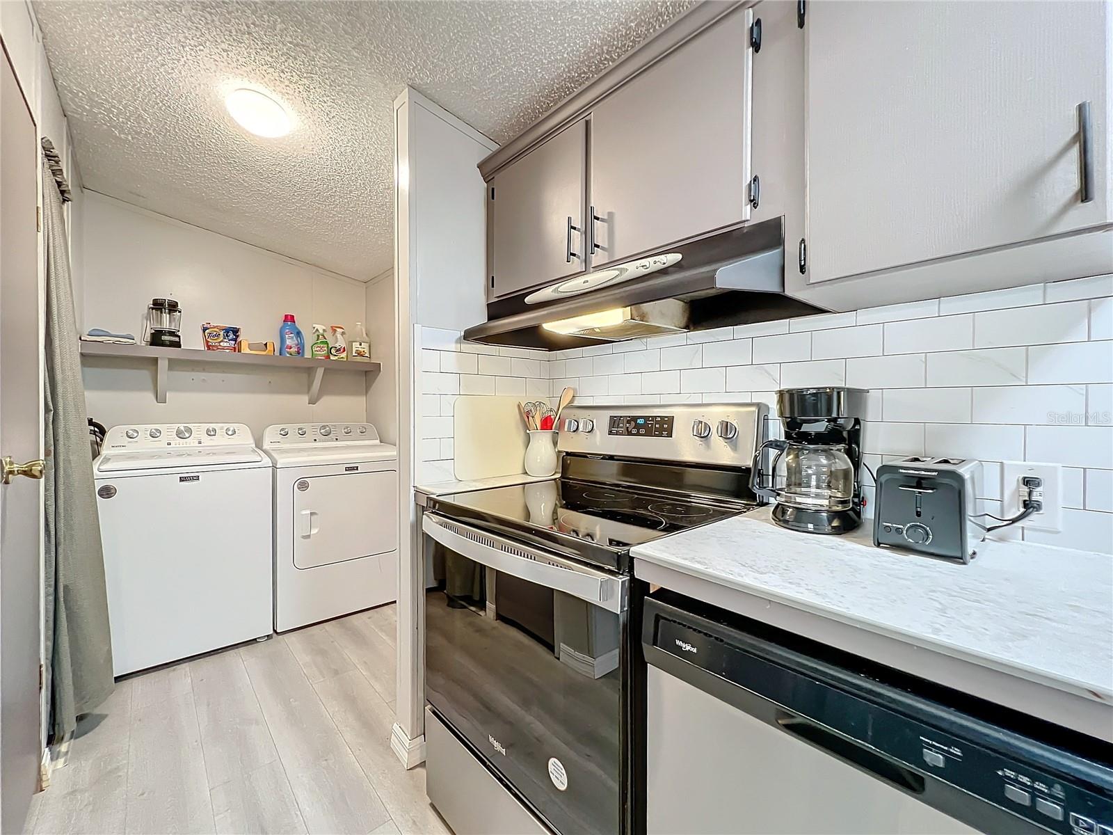 EAST LAKE HARRIS ESTATES - Residential