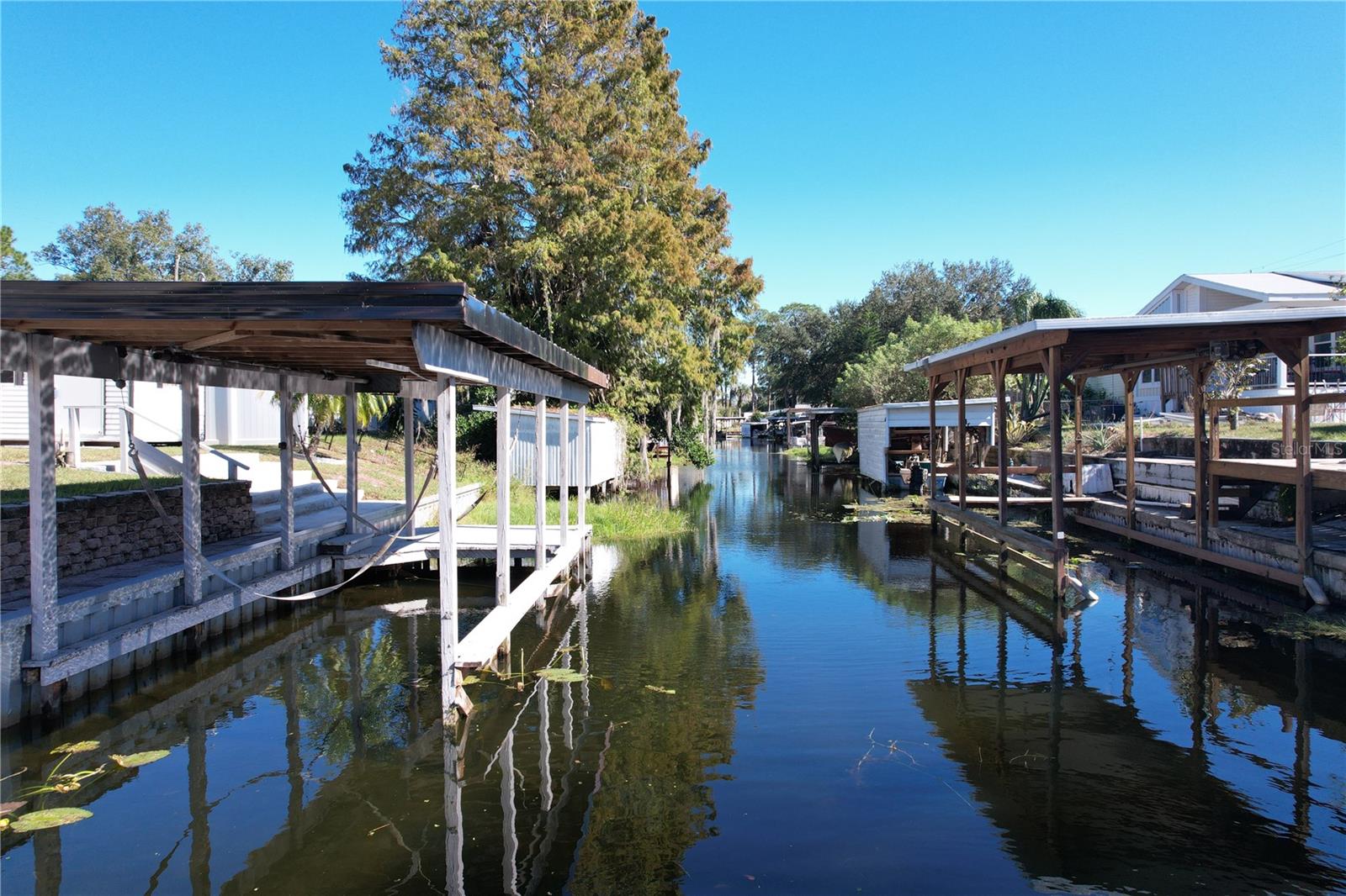 EAST LAKE HARRIS ESTATES - Residential