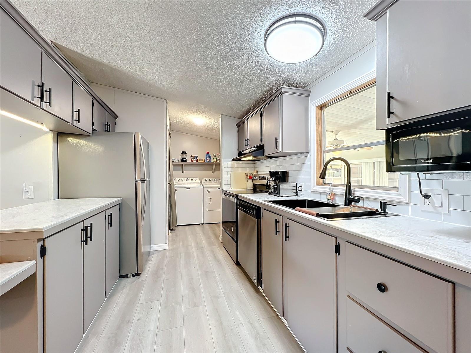 EAST LAKE HARRIS ESTATES - Residential