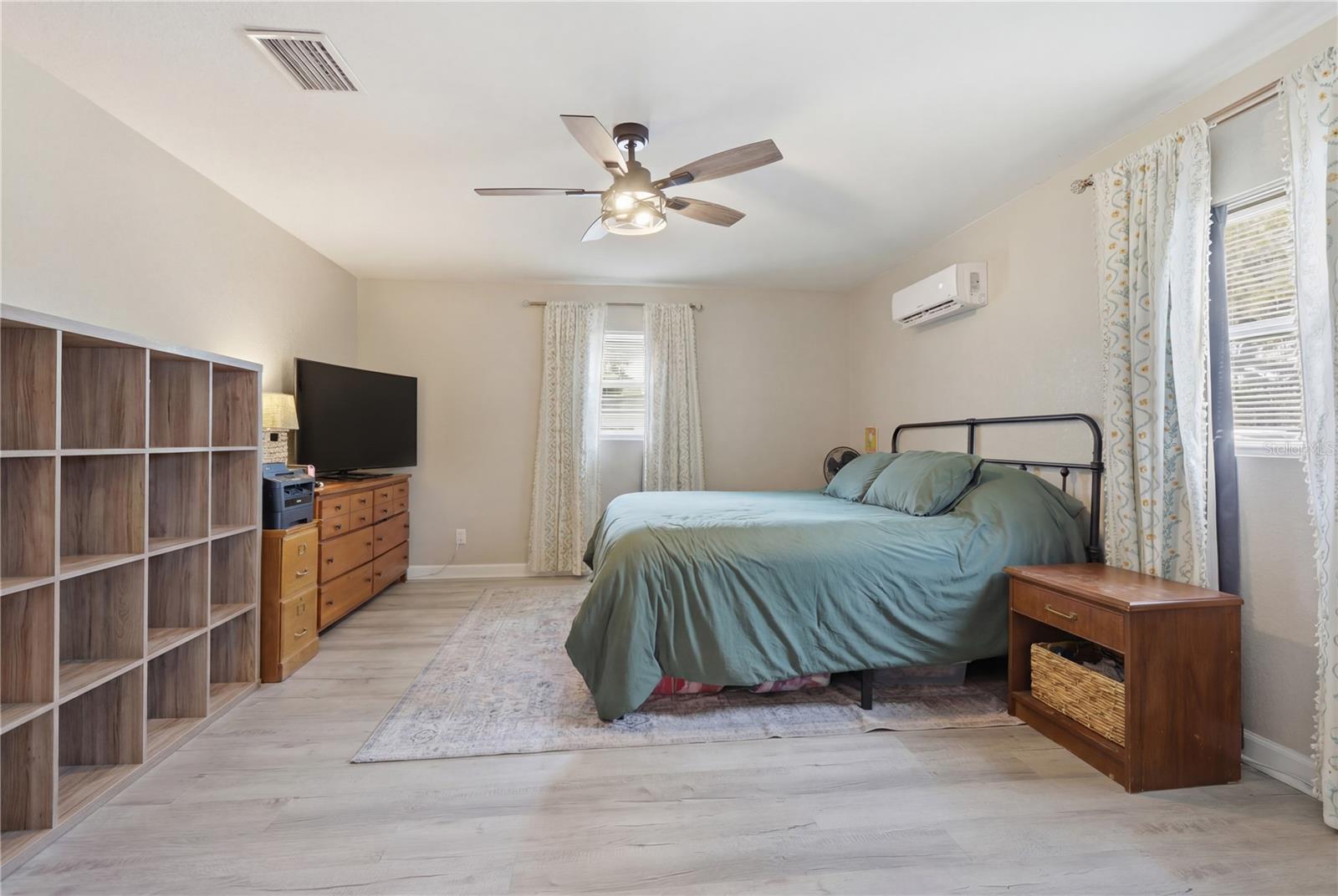 DEBARY S OF HIGHBANKS - Residential