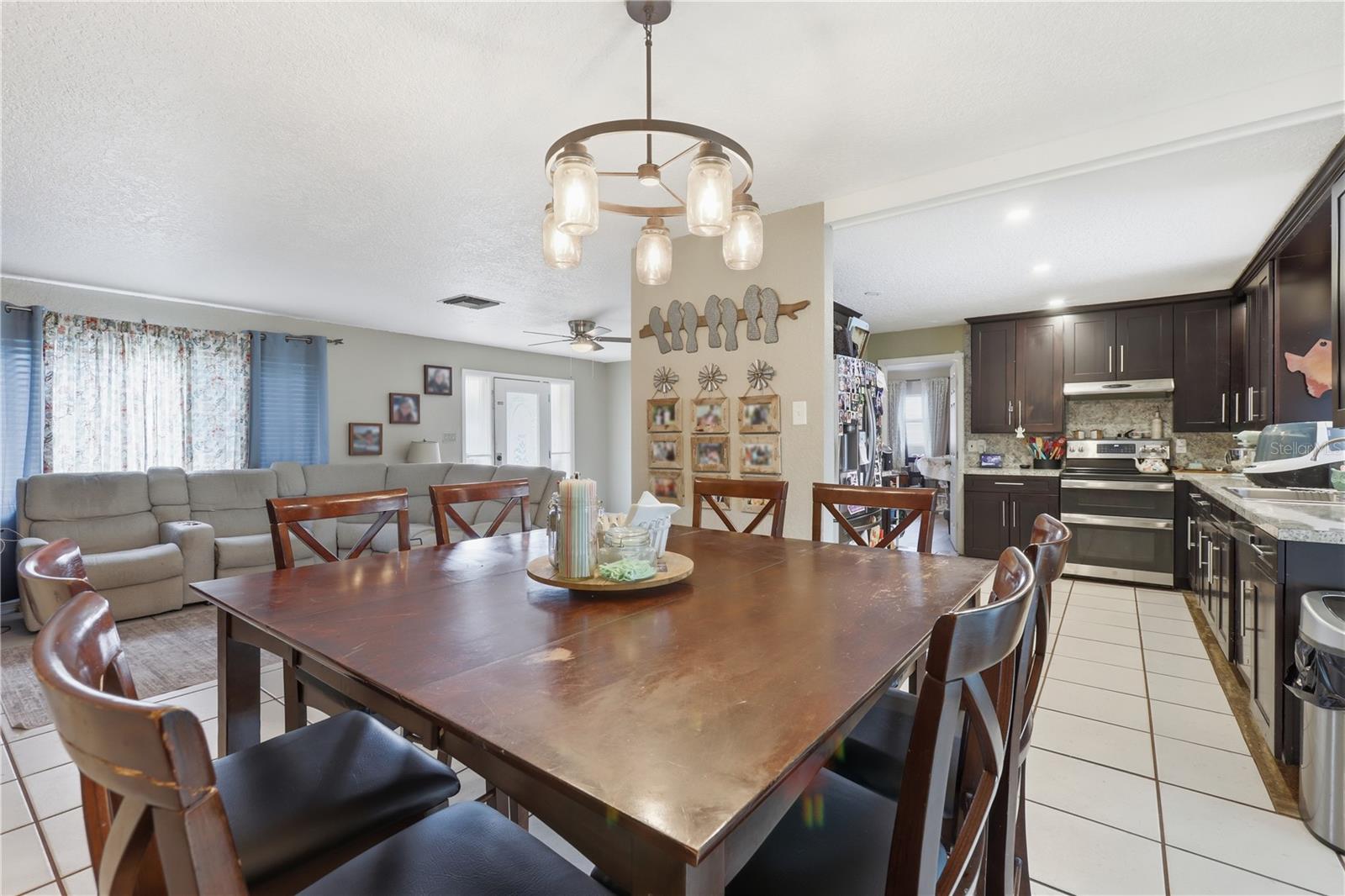 DEBARY S OF HIGHBANKS - Residential