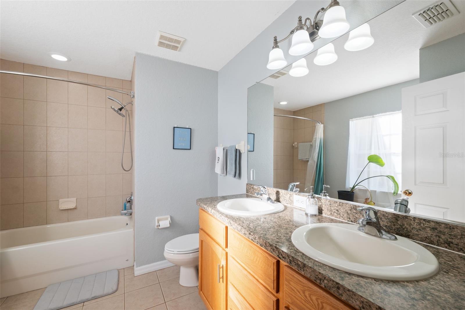 ROYAL HIGHLANDS - Residential