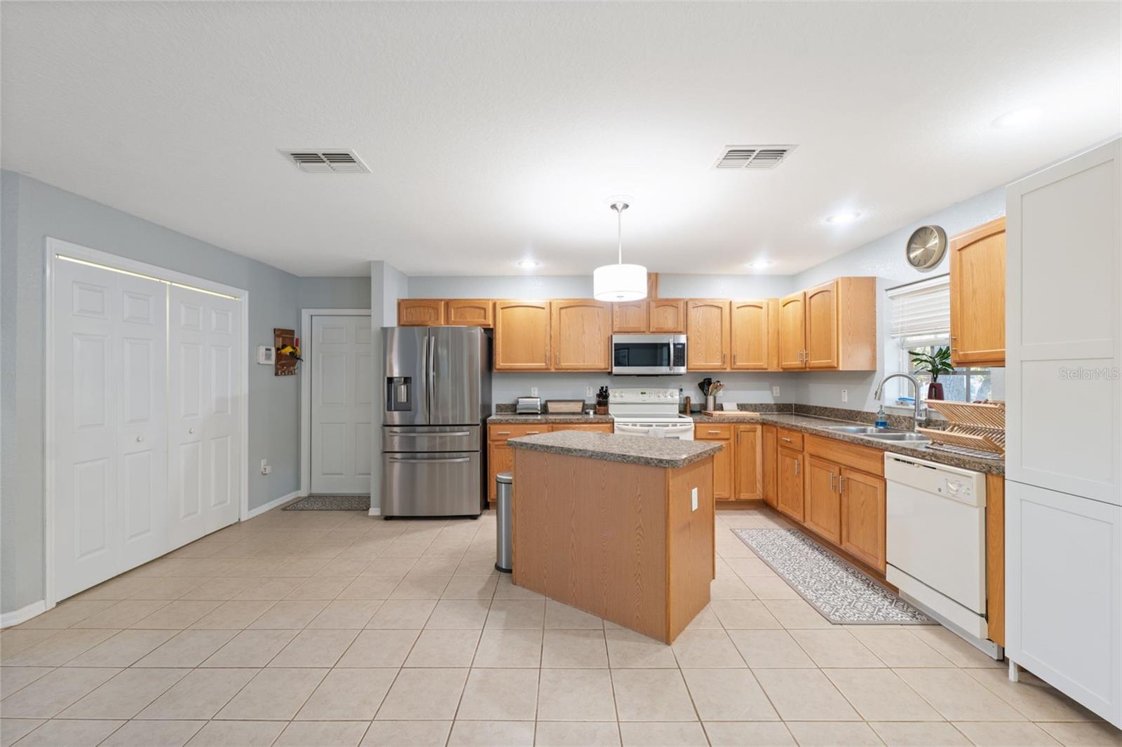 ROYAL HIGHLANDS - Residential