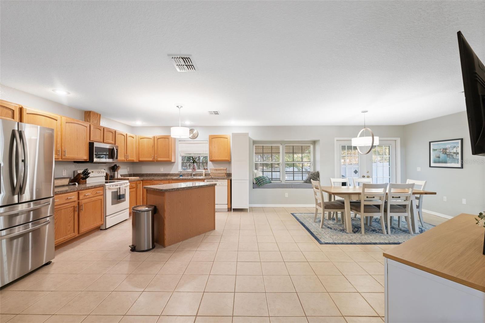 ROYAL HIGHLANDS - Residential