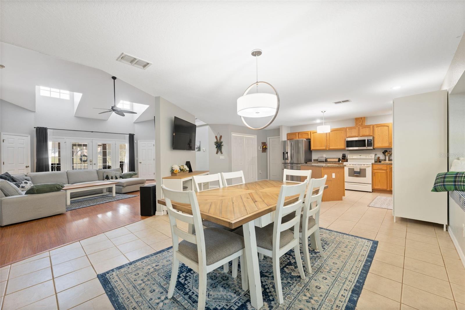 ROYAL HIGHLANDS - Residential