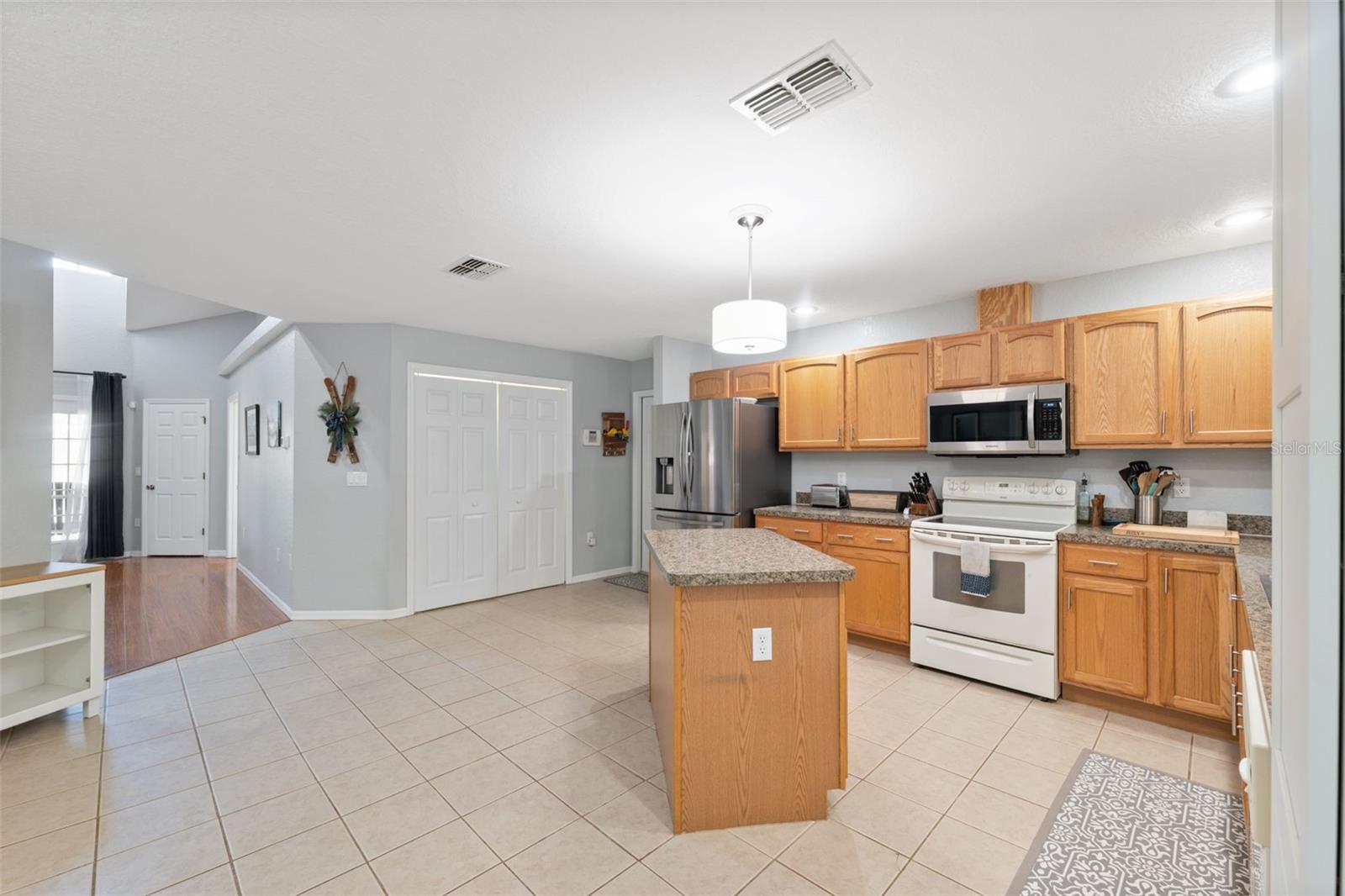 ROYAL HIGHLANDS - Residential