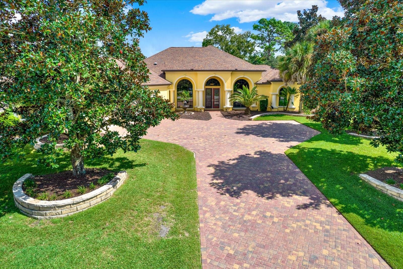 92 WOODFIELD CIRCLE